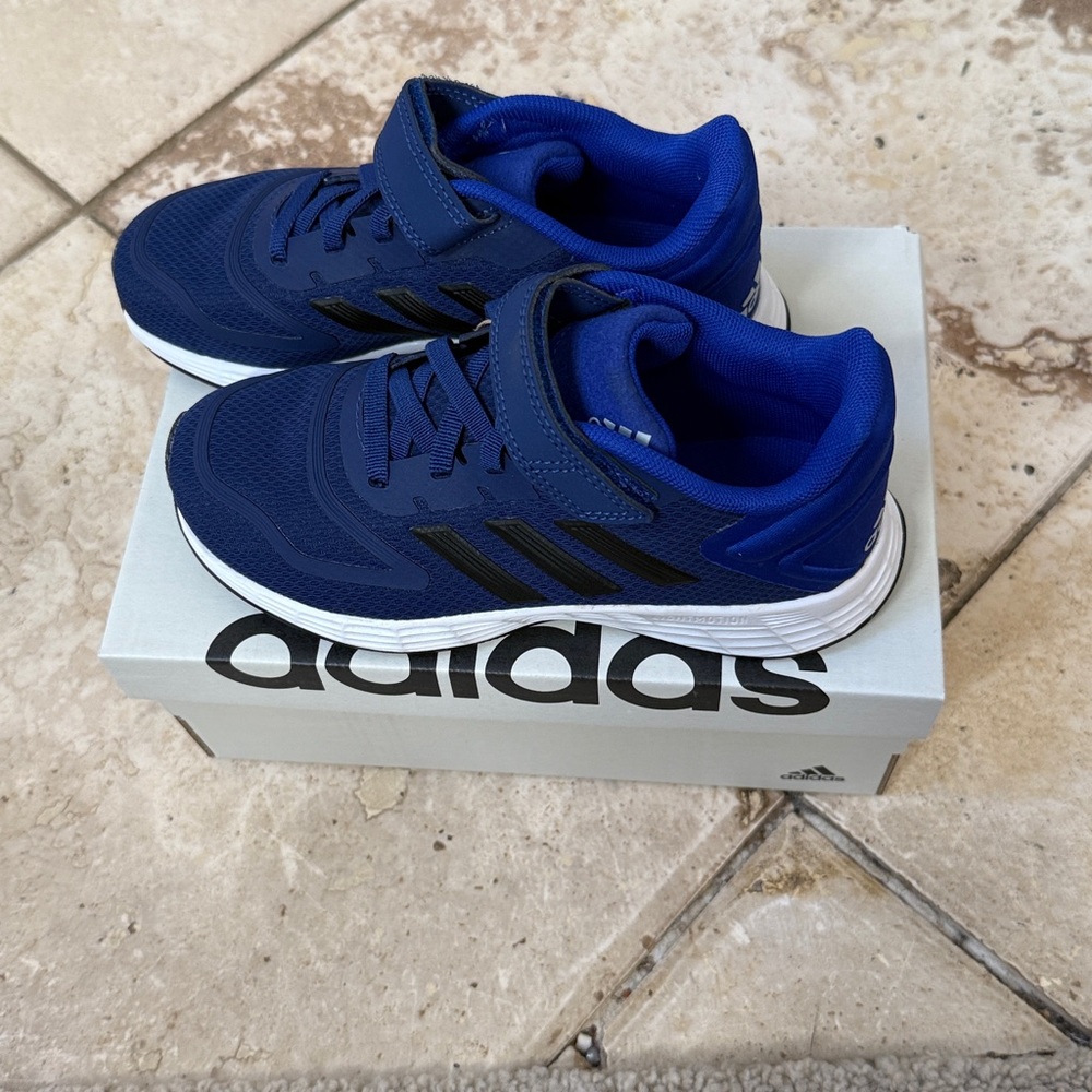 Adidas Duramo 10 Kids Shoes in Navy - Picture 2 of 4